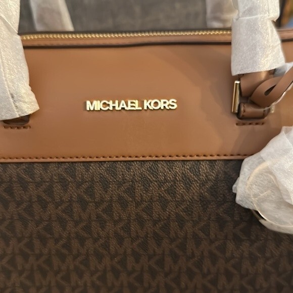 Michael Kors Medium Duffel Travel 
New with the tag - Picture 6 of 7